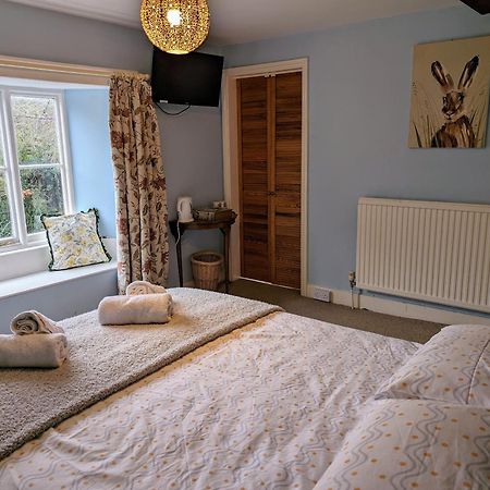 Bartholomew Arms Bed & Breakfast Maidford Exterior photo